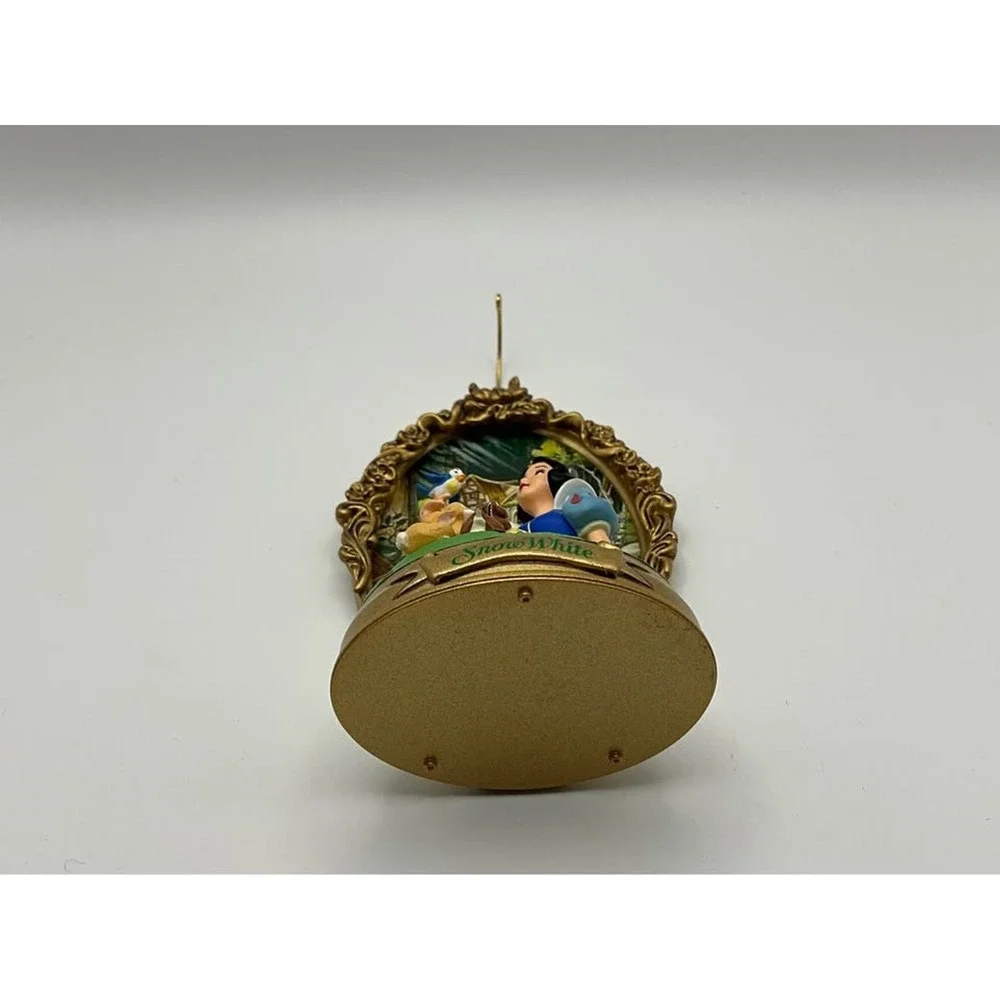 Hallmark Keepsake 1998 Disney Snow White & The Seven Dwarfs Christmas Ornament